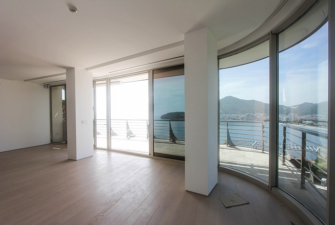 Spacious apartment in a complex with sea views 