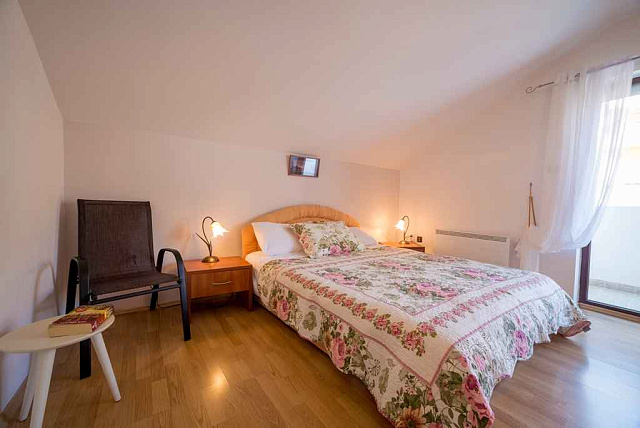 Apartment with three bedrooms and sea views in Budva — photo 6