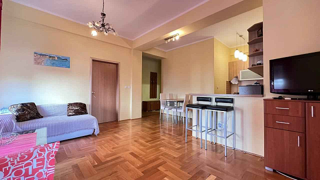 Apartment with two bedrooms in a house with a pool in Budva