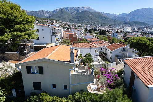 Villa with 3 Separate Apartments – Ideal Investment Opportunity for a Mini-Hotel — photo 3