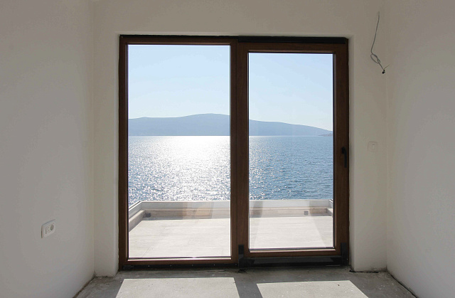 Luxury apartments on the first line of the sea in Opatovo — photo 8