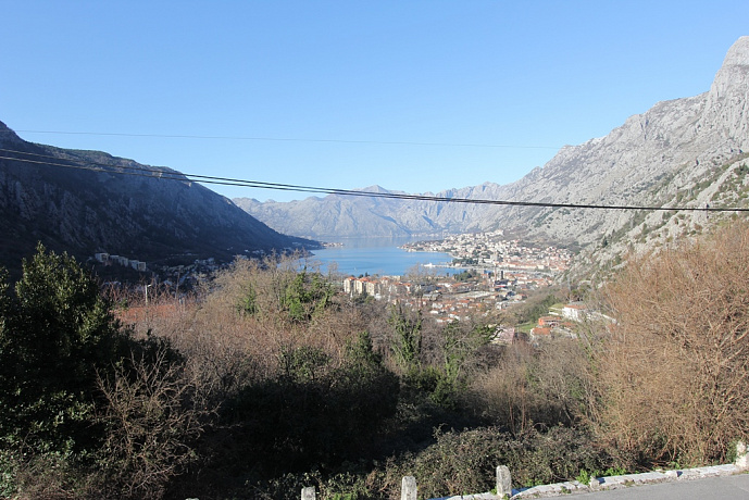House with 7 bedrooms and a view of the Bay of Kotor in Skaljari