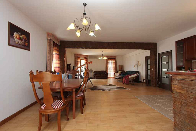Spacious apartment 50 meters from the sea — photo 5