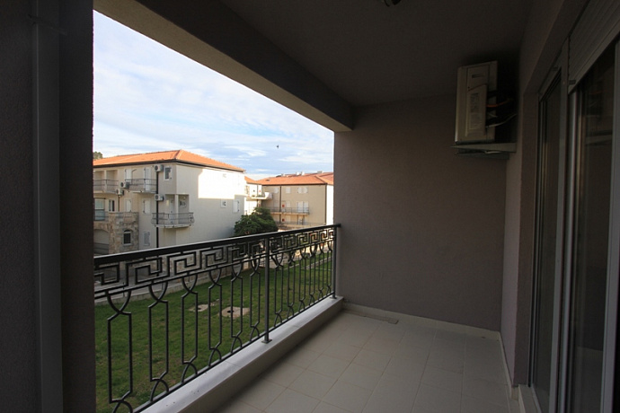 Apartment in Petrovac on the second line