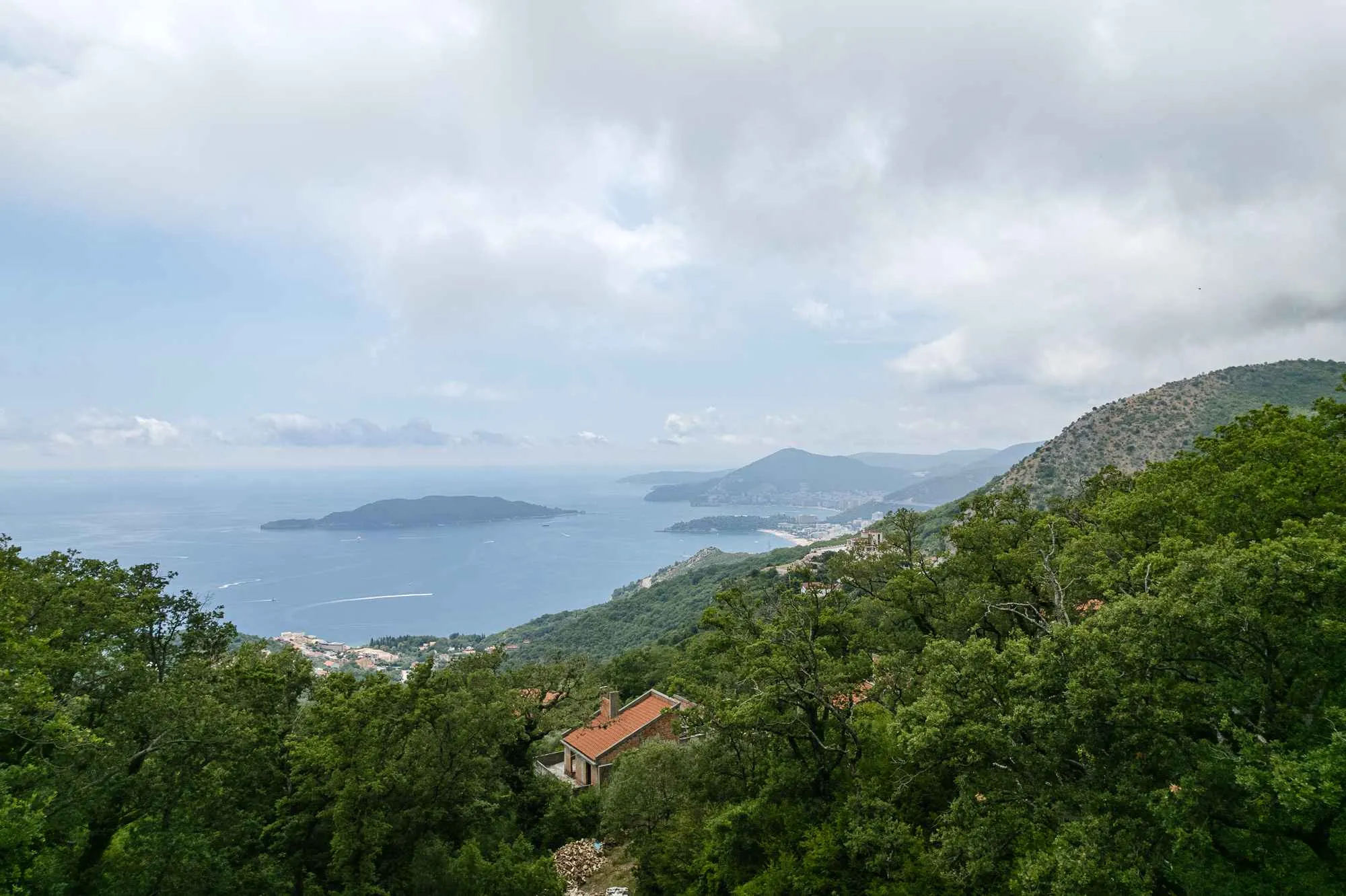 Grundstück 2414 m² – Kuljače, Budva | UTU für 4 touristische Gebäude