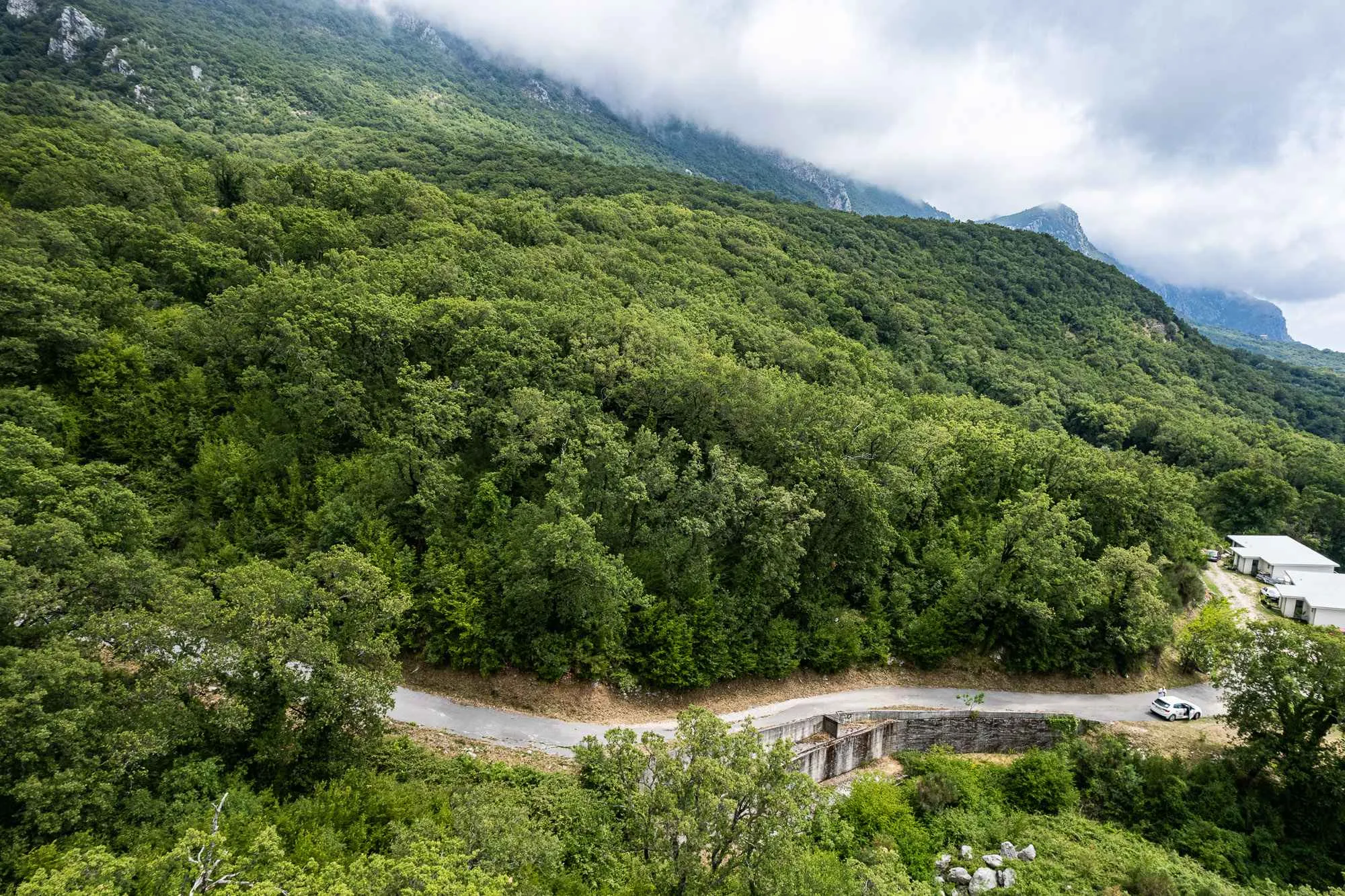 Grundstück 2414 m² – Kuljače, Budva | UTU für 4 touristische Gebäude