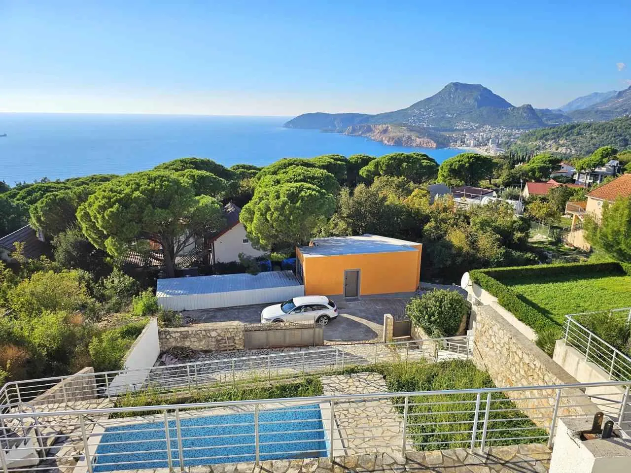 Panoramic view house in Ratac with swimming pool - CMM Montenegro