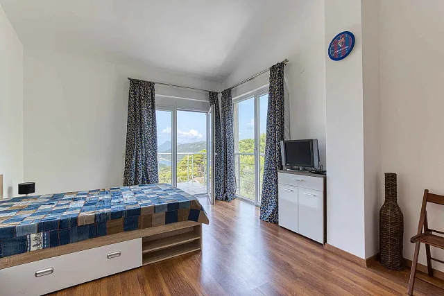 Элегантный дом с потрясающим видом на Бока-Которский залив в Herceg Novi — photo 4