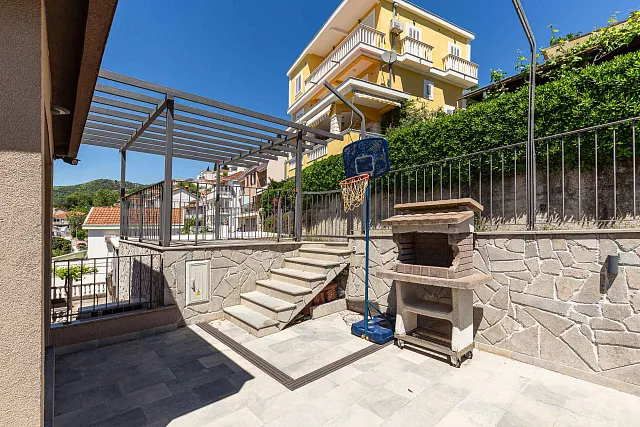 Excellent villa in the center of Herceg Novi — photo 33