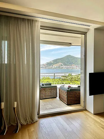 Luxurious apartment in Budva with sea view — photo 7