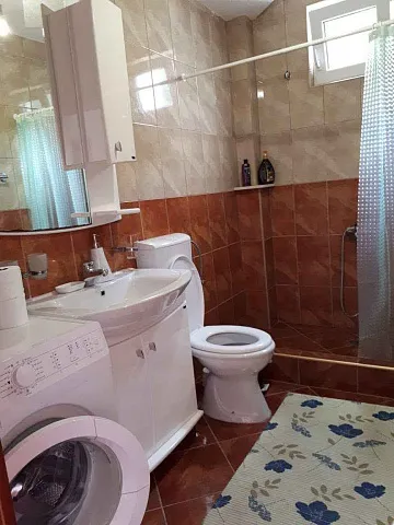 House with three apartments in Zagrađe, Sutomore — 450 m² — photo 7