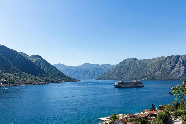kotor Dobrota 2 sobe sea view — photo 27