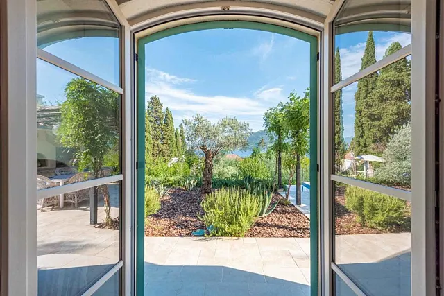 Luxurious Sea-View Villa in Baosici, Herceg Novi — photo 4