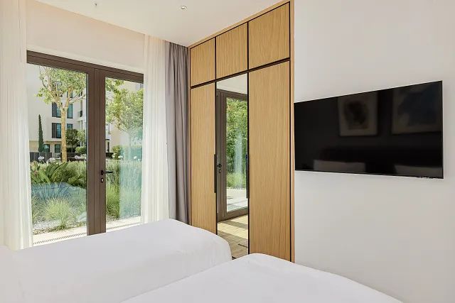 LUXURIOUS TWO BEDROOM APARTMENT — photo 5