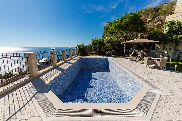 Elegance and serenity in a luxurious villa with natural views. — photo 5