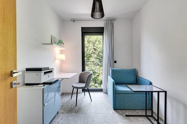 Modern three-bedroom apartment in the centre of Tivat with sea views — photo 33