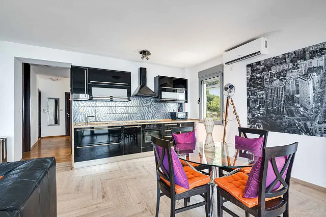 Luxury Investment Villa in Blizikuće – 3 Apartments, Pool & 120 m² Roof Terraces — photo 5