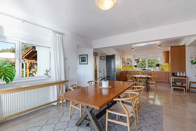 Family Home with Panoramic Nature Views — photo 61