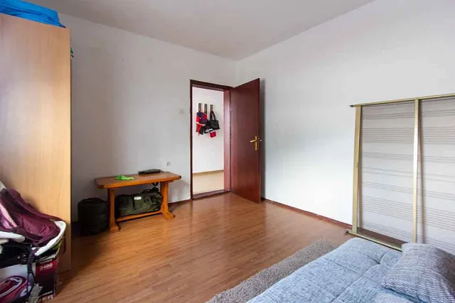 Three-story furnished house in Sutomore — photo 14