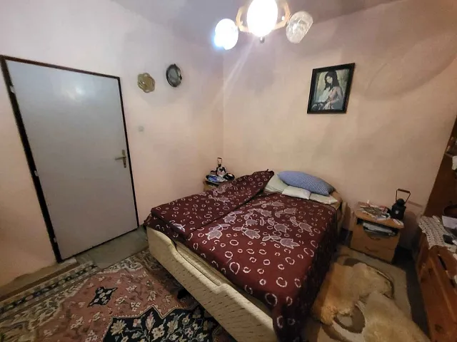 House in a quiet location with a huge plot
