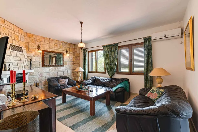 Exclusive Modern House with Authentic Character, Wine Cellar and Panoramic Views — photo 16