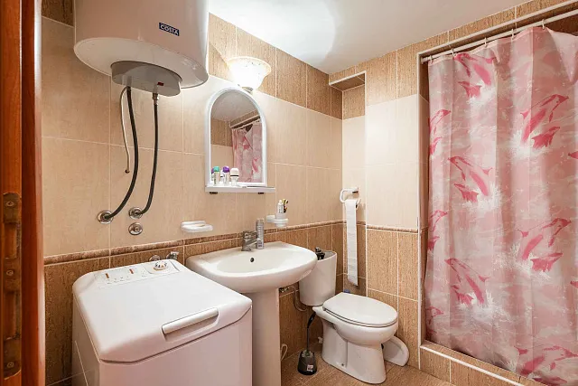 Spacious Two-Bedroom Apartment with Terrace Near Budva Centre — photo 9