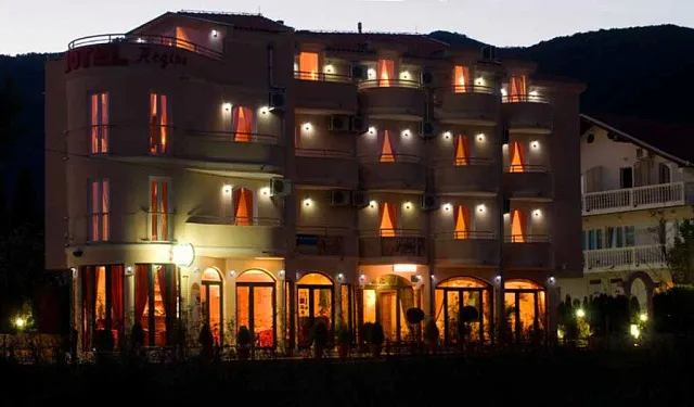 2317 Herceg Novi Biela Hotel 19+6r 790+433m2 — photo 1