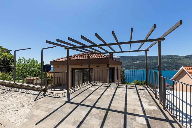 Excellent villa in the center of Herceg Novi — photo 35