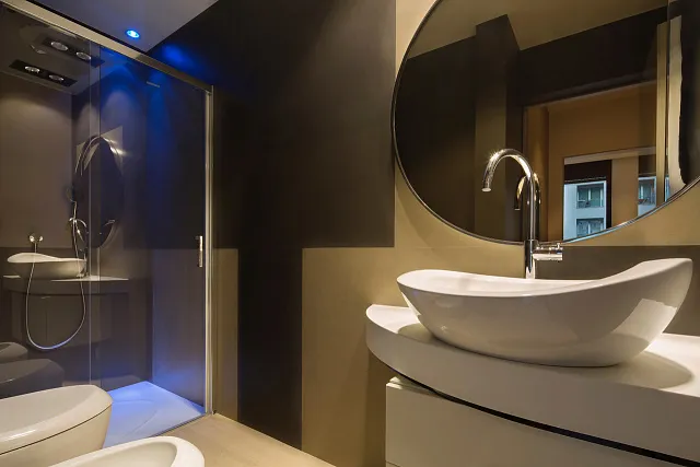 Super luxurious three-story triplex apartment with a jacuzzi and sauna — photo 14