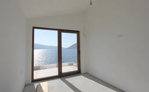 Luxury apartments on the first line of the sea in Opatovo — photo 2