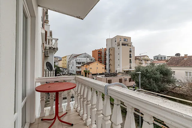 72 m² apartment in the center of Budva — photo 7