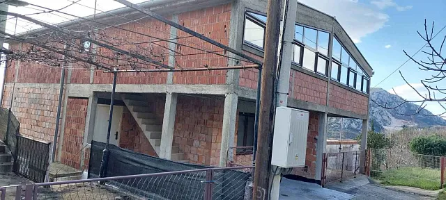 Three-storey house in Sutomore overlooking the sea — photo 8