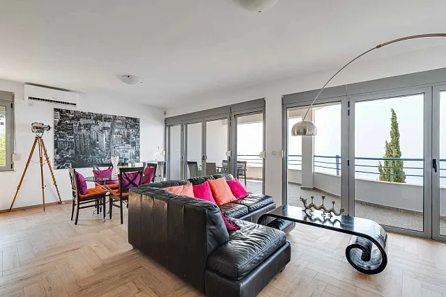 Luxury Investment Villa in Blizikuće – 3 Apartments, Pool & 120 m² Roof Terraces — photo 4