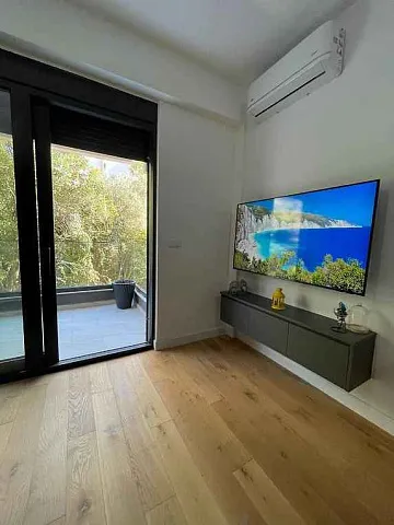 One bedroom apartment in a newly built complex in Bečići with a swimming pool on the roof — photo 5