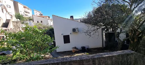  Kuća u Dubovici, Budva – 43 m² sa UTU uslovima i građevinskom dozvolom za objekat od 360 m² — photo 3
