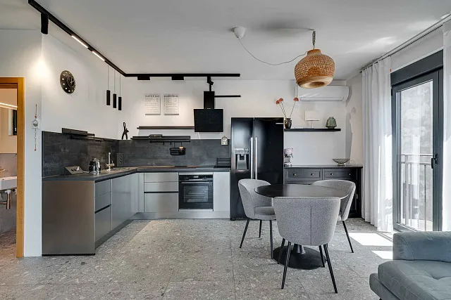 Modern three-bedroom apartment in the centre of Tivat with sea views — photo 11