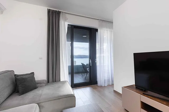 One-Bedroom Apartment in Bečići – Fully Furnished! — photo 13