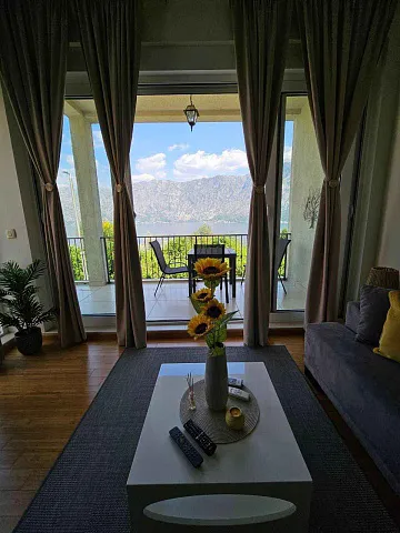 Spacious 1-Bedroom Apartment in Prcanj — photo 6