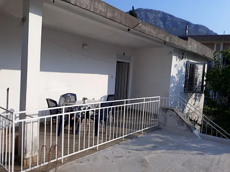 Apartment on the first floor of house in Bar — photo 3