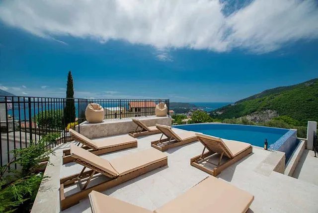 Villa with pool in Ivanovici in Budva