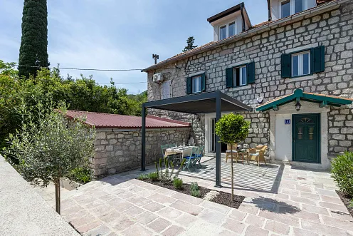 Fully Renovated Stone House with 3 Bedrooms and Spacious Terrace, Đurići