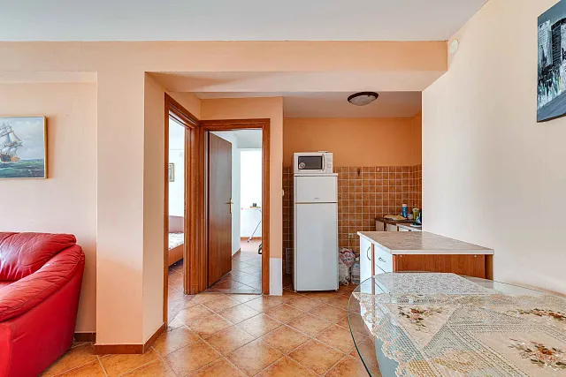 Spacious Two-Bedroom Apartment with Terrace Near Budva Centre — photo 5
