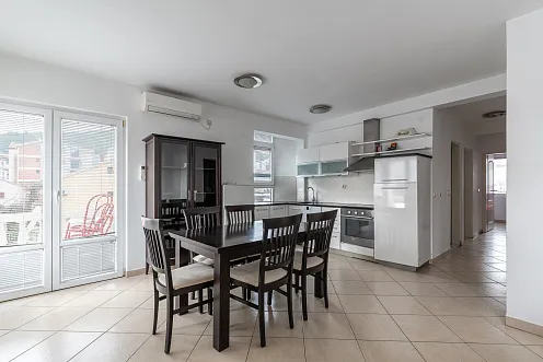 72 m² apartment in the center of Budva — photo 3