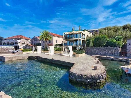 House for project on the first line with access to the sea in Krasici