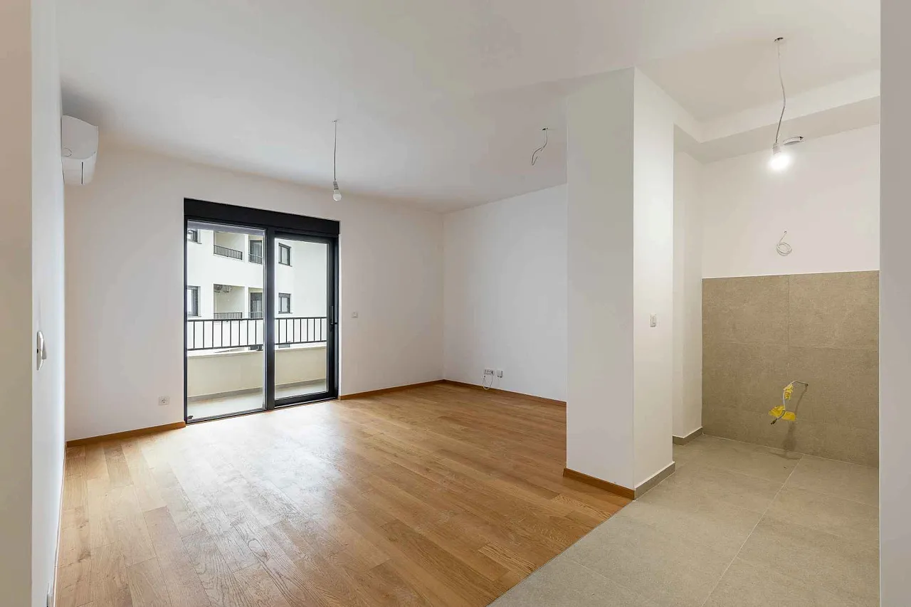 One bedroom apartment in Becici with a sea view