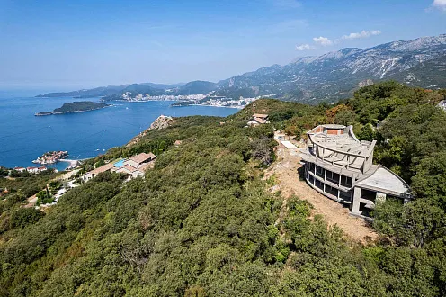 7,715 m² Land with Structures and Unfinished Construction near Sveti Stefan