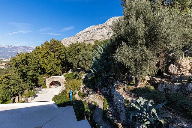 Elegant Stone Mansion with Sea View near Sveti Stefan — photo 17