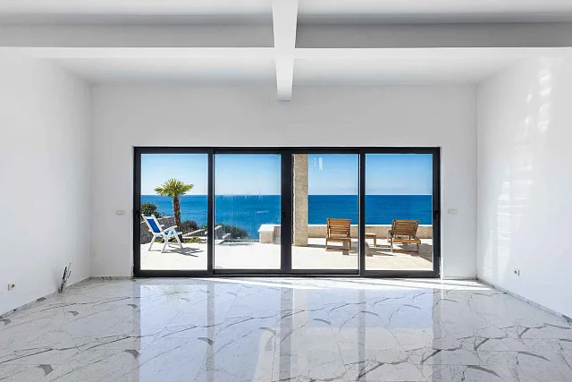 Exclusive Seafront Villa — photo 6