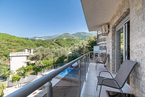 One-bedroom apartment in a complex with a swimming pool in Pržno