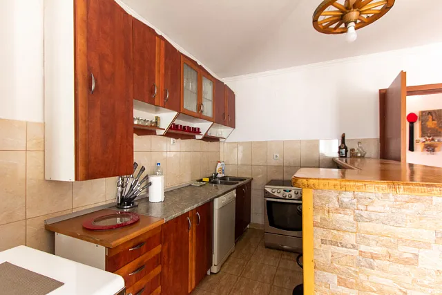 Three-story furnished house in Sutomore — photo 10